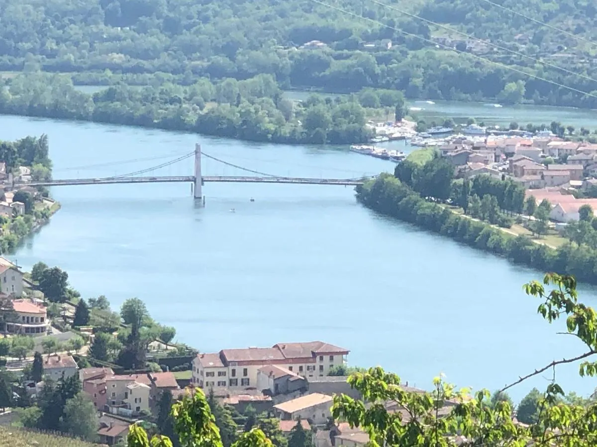 Condrieu Ideal Pour Decouvrir Le Pilat Parking Voiture Velo Inclus France