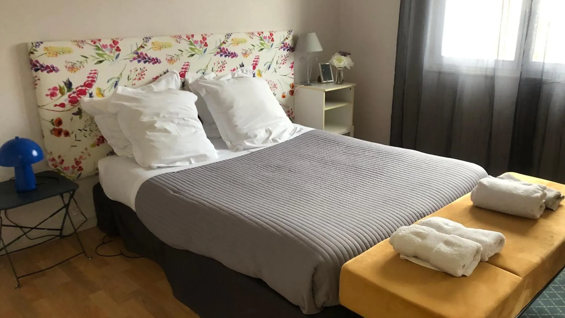 Condrieu Ideal Pour Decouvrir Le Pilat Parking Voiture Velo Inclus France